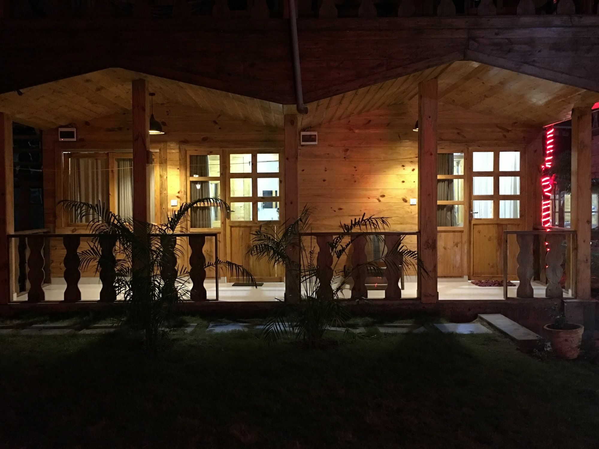 Brushwood Villa- Cottages And Bar ปาโลเลม ภายนอก รูปภาพ